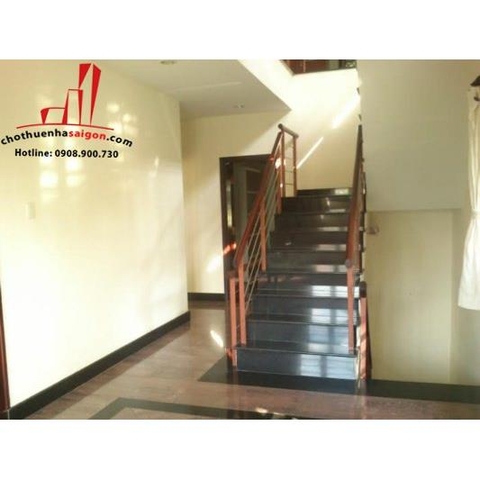 cần cho thuê biệt thự sân vườn quận 2, đường nguyễn văn hưởng giá cho thuê:3500$/tháng