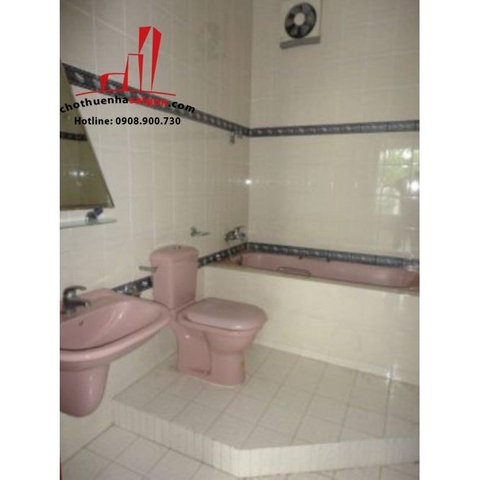 cho thuê biệt thự quận phú nhuận , đường đào duy anh giá 2500$