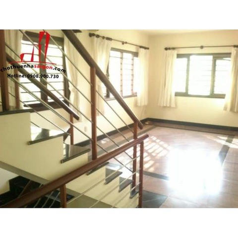cần cho thuê biệt thự sân vườn quận 2, đường nguyễn văn hưởng giá cho thuê:3500$/tháng