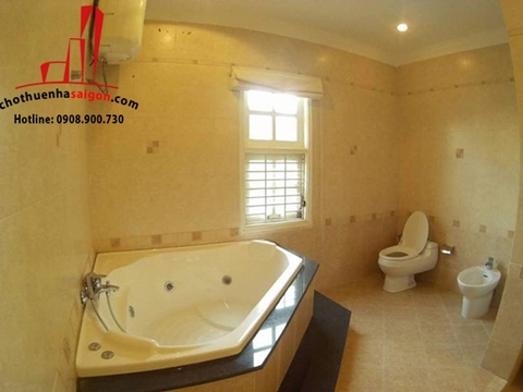 biệt thự nguyên căn khu comboud đường nguyễn văn hưởng quận 2, giá cho thuê:5500$/tháng