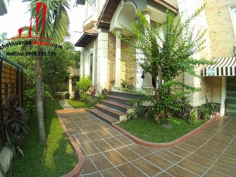 biệt thự nguyên căn khu comboud đường nguyễn văn hưởng quận 2, giá cho thuê:5500$/tháng