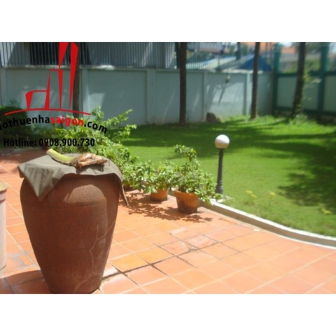 Cho thuê Villa Quận 2, khu Thảo Điền, giá 4000$