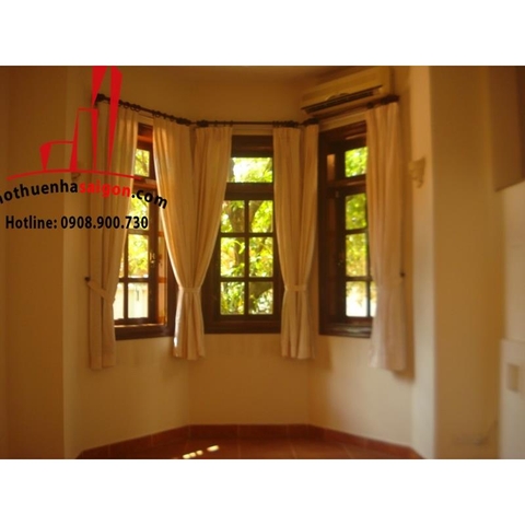 Cho thuê Villa Quận 2, khu Thảo Điền, giá 4000$
