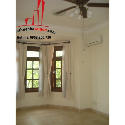 Cho thuê Villa Quận 2, khu Thảo Điền, giá 4000$