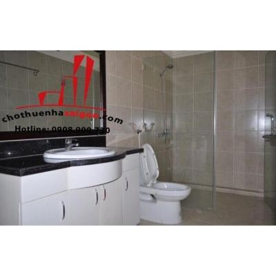 cho thuê biệt thự thảo điền quận 2, gần bờ sông  đường nguyễn văn hưởng gía 4200$/tháng