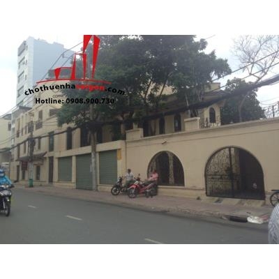 cần cho thuê nguyên căn biệt thự ngay góc đường nguyễn đình chính quận phú nhuận