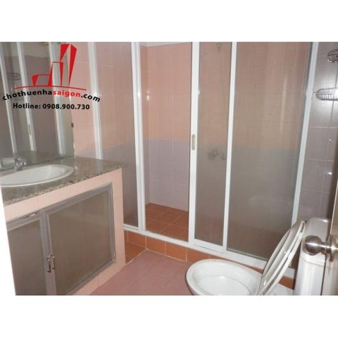 Cho thuê nhà nguyên căn mặt tiền đường Nguyễn Thượng Hiền, P.6, Q.Bình Thạnh, TPHCM.