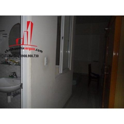 Cho thuê nhà Quận Bình Thạnh, mặt tiền đường Nguyễn Cửu Vân. Giá : 1.000 usd/tháng.