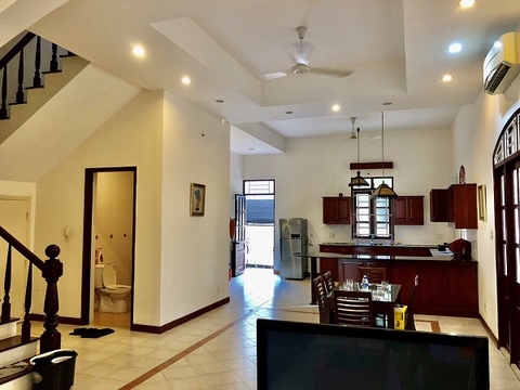 cho thuê villa quận 2, đường nguyễn văn hưởng giá cho thuê:2000$/tháng