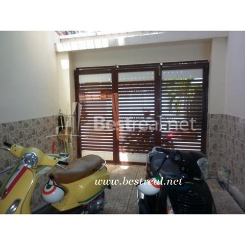 Cho thuê nhà Quận Bình Thạnh, hẻm đường Nguyễn Cửu Vân. Giá : 900$/tháng.