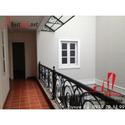 cần cho thuê biệt thự quận 2, đường nguyễn văn hưởng, giá 2700$/tháng