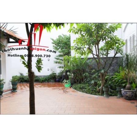cho thuê biệt thự sân vườn khu combound thảo điền, quận 2