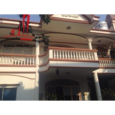 cần cho thuê biệt thự sân vườn ,hồ bơi đường lam sơn quận tân bình,giá 3500$/tháng