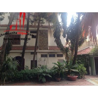 cần cho thuê biệt thự sân vườn ,hồ bơi đường lam sơn quận tân bình,giá 3500$/tháng