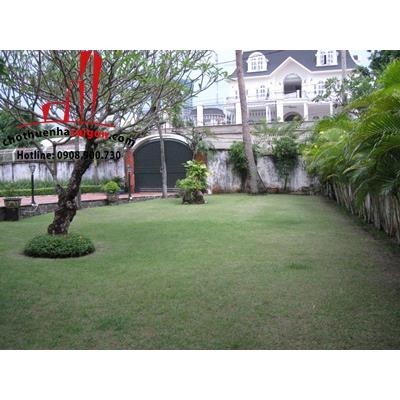 cần cho thuê biệt thự sân vườn rộng phường thảo điền quận 2, giá cho thuê:3300$/tháng/bao thuế