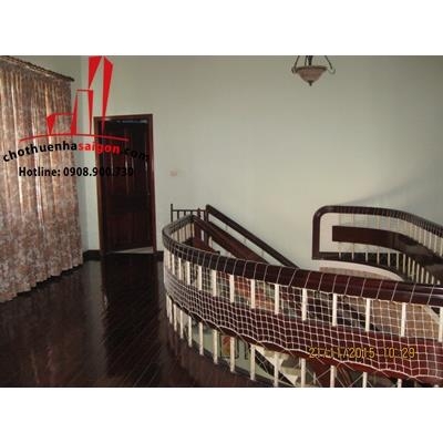cần cho thuê biệt thự sân vườn rộng phường thảo điền quận 2, giá cho thuê:3300$/tháng/bao thuế