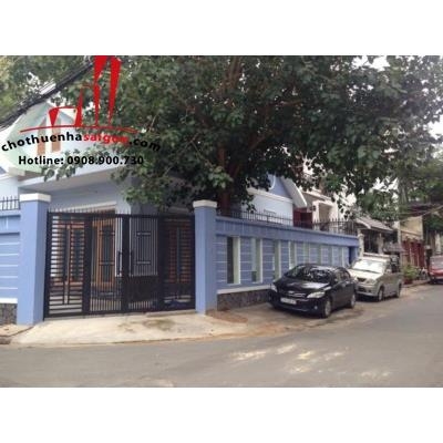 cần cho thuê biệt thự sân vườn đường hoàng việt, khu sân bay gần khách sạn đệ nhất, giá cho thuê:2500$/tháng