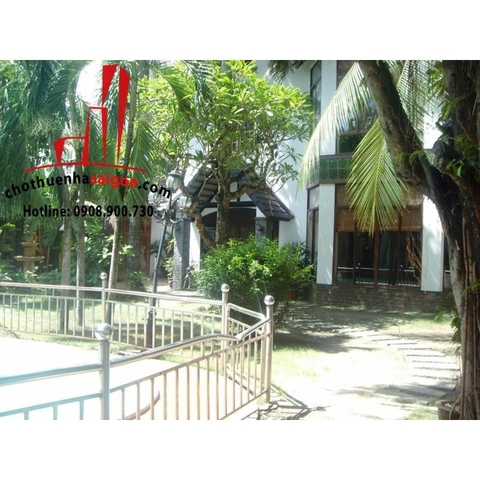 Cho thuê Villa khu compound Quận 2, đường Trần Não giá 5500$/thansg