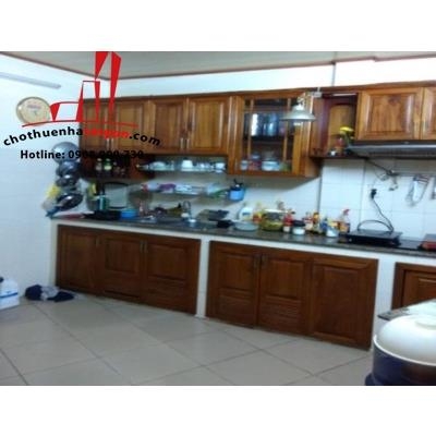 cần cho thuê biệt thự sân vườn đường kiệm, quận phú nhuận, giá cho thuê:1700$/tháng