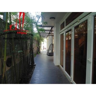 cần cho thuê biệt thự khu combound 243 đường nguyễn văn hưởng, quận 2 giá cho thuê:3000$/tháng