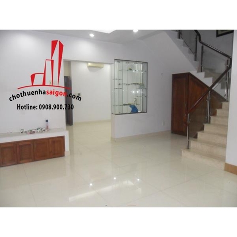 Cho thuê Villa Quận Phú Nhuận, mặt tiền đường Hoa Lan khu Phan Xích Long. Giá : 45 triệu/tháng.