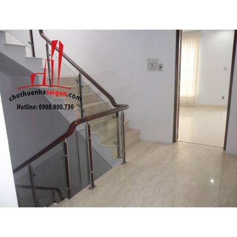 Cho thuê Villa Quận Phú Nhuận, mặt tiền đường Hoa Lan khu Phan Xích Long. Giá : 45 triệu/tháng.