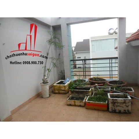 Cho thuê Villa Quận Phú Nhuận, mặt tiền đường Hoa Lan khu Phan Xích Long. Giá : 45 triệu/tháng.