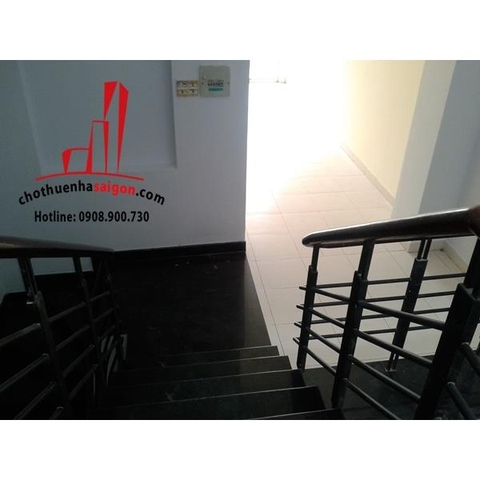 Cho thuê nhà Quận Bình Thạnh, mặt tiền đường Phan Xích Long. P3. Giá : 30 triệu/tháng.