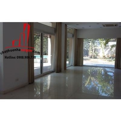 Biệt thự đường Nguyễn Ư Dĩ cho thuê 900m2 5PN 2 hồ bơi sân vườn gara đậu xe hơi