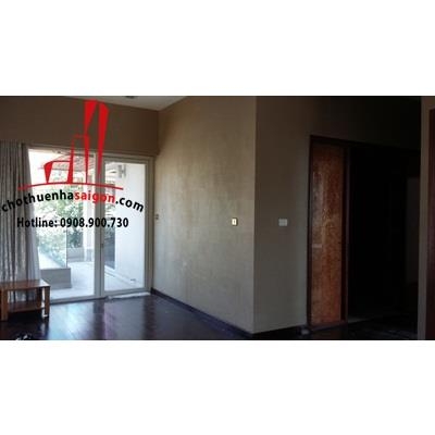 Biệt thự đường Nguyễn Ư Dĩ cho thuê 900m2 5PN 2 hồ bơi sân vườn gara đậu xe hơi