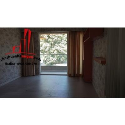 Biệt thự đường Nguyễn Ư Dĩ cho thuê 900m2 5PN 2 hồ bơi sân vườn gara đậu xe hơi