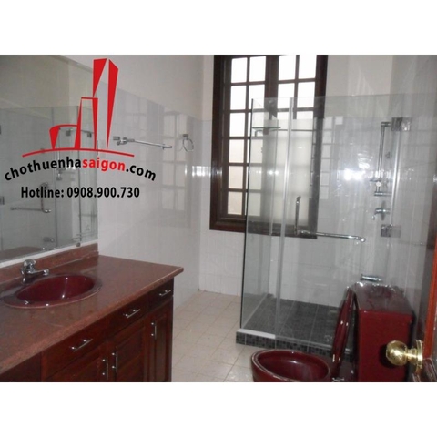 Cho thuê Villa Quận 2, khu Thảo Điền, giá 2000$