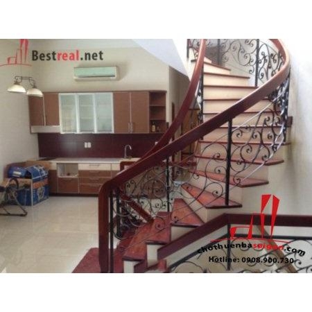 Cho thuê Villa Quận Bình Thạnh, mặt tiền đường Trần Bình Trọng. Giá : 2.200 usd/tháng.
