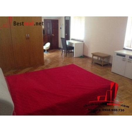 Cho thuê Villa Quận Bình Thạnh, mặt tiền đường Trần Bình Trọng. Giá : 2.200 usd/tháng.