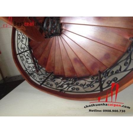Cho thuê Villa Quận Bình Thạnh, mặt tiền đường Trần Bình Trọng. Giá : 2.200 usd/tháng.