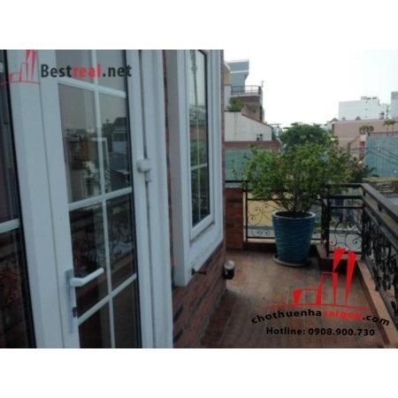 Cho thuê Villa Quận Bình Thạnh, mặt tiền đường Trần Bình Trọng. Giá : 2.200 usd/tháng.