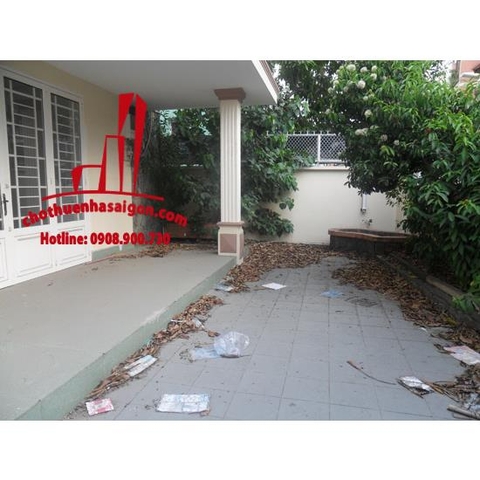 Cho thuê Villa Quận Bình Thạnh, mặt tiền đường Trần Bình Trọng. Giá 2.200 usd/tháng.