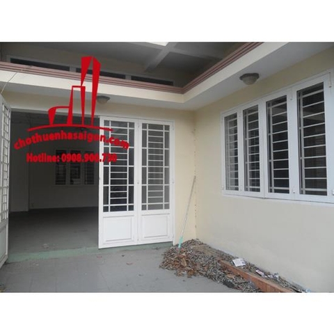 Cho thuê Villa Quận Bình Thạnh, mặt tiền đường Trần Bình Trọng. Giá 2.200 usd/tháng.