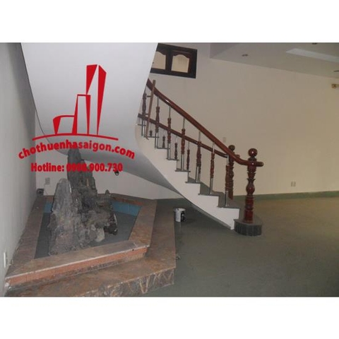 Cho thuê Villa Quận Bình Thạnh, mặt tiền đường Trần Bình Trọng. Giá 2.200 usd/tháng.