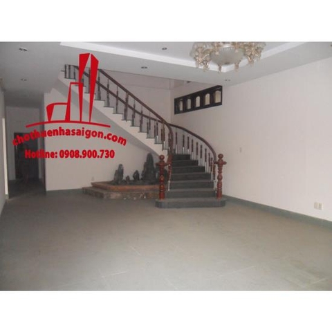 Cho thuê Villa Quận Bình Thạnh, mặt tiền đường Trần Bình Trọng. Giá 2.200 usd/tháng.