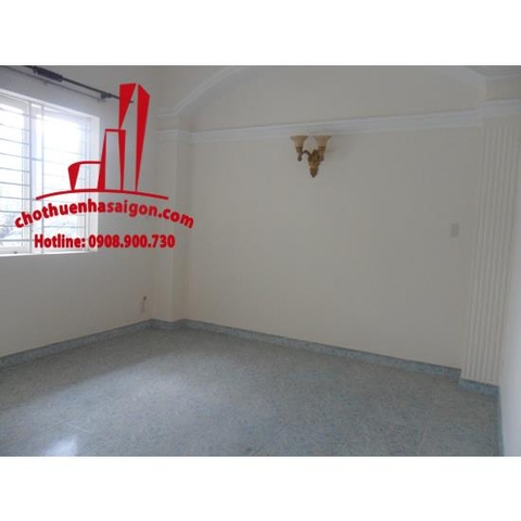 Cho thuê Villa Quận Bình Thạnh, mặt tiền đường Trần Bình Trọng. Giá 2.200 usd/tháng.