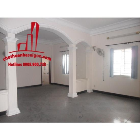 Cho thuê Villa Quận Bình Thạnh, mặt tiền đường Trần Bình Trọng. Giá 2.200 usd/tháng.