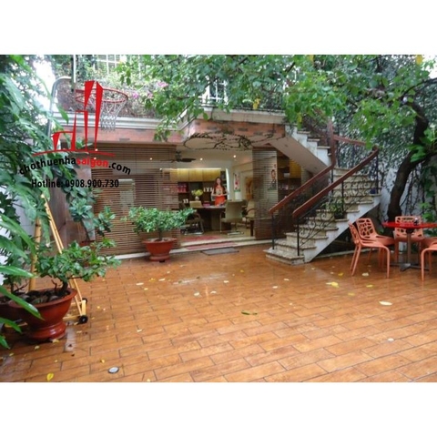 Cho thuê Villa Quận Bình Thạnh, mặt tiền đường Trần Bình Trọng. Giá : 2.400 usd/tháng.