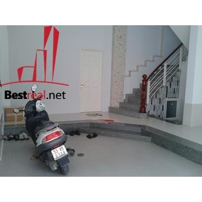 Cho thuê villa Quận Phú Nhuận, Đường Hoa Sữa  khu nội bộ đường Phan Xích Long. Giá : 2500$/tháng