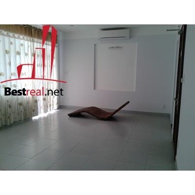 Cho thuê villa Quận Phú Nhuận, Đường Hoa Sữa  khu nội bộ đường Phan Xích Long. Giá : 2500$/tháng