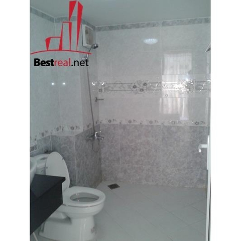 Cho thuê villa Quận Phú Nhuận, Đường Hoa Sữa  khu nội bộ đường Phan Xích Long. Giá : 2500$/tháng