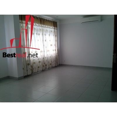 Cho thuê villa Quận Phú Nhuận, Đường Hoa Sữa  khu nội bộ đường Phan Xích Long. Giá : 2500$/tháng