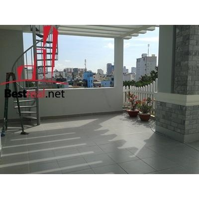 Cho thuê villa Quận Phú Nhuận, Đường Hoa Sữa  khu nội bộ đường Phan Xích Long. Giá : 2500$/tháng