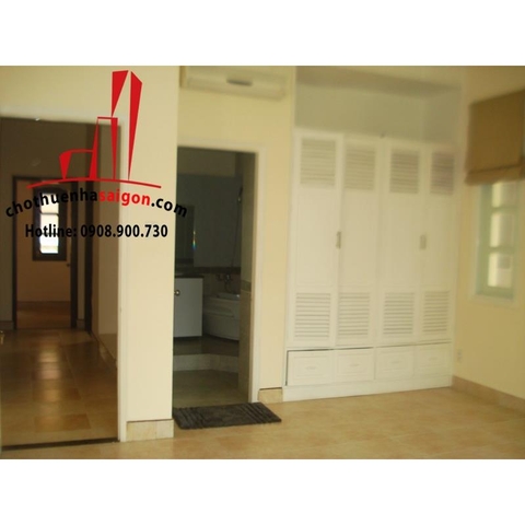Cho thuê Villa Quận 2, khu Thảo Điền, giá 1500$
