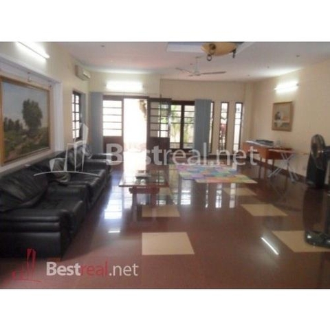 Cho thuê villa Quận Phú Nhuận, hẻm xe hơi Đường Trương Quốc Dung. Giá : 2.500 usd/tháng